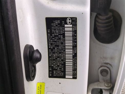 Used 2015 Toyota Corolla LE image 26