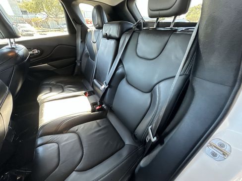 Used 2019 Jeep Cherokee Limited image 26