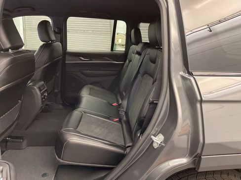 New 2026 Jeep Grand Cherokee Altitude image 16