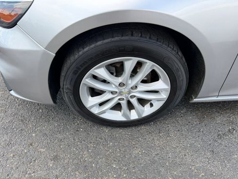 Used 2018 Chevrolet Malibu LT image 17