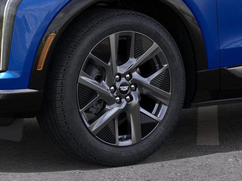 New 2025 Cadillac Optiq Luxury 1 image 9