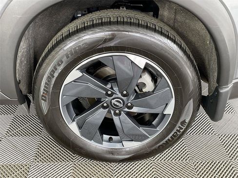 Used 2025 Nissan Rogue SV image 32