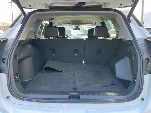 Used 2024 GMC Terrain SLT image 24