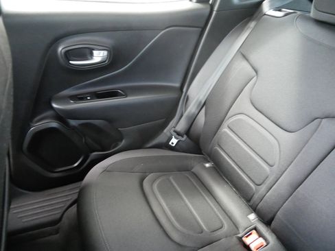 Used 2022 Jeep Renegade Latitude AWD/4WD image 12