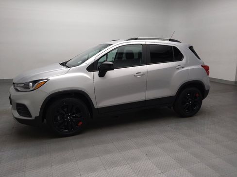 Used 2020 Chevrolet Trax LT w/ Redline Edition AWD/4WD image 2