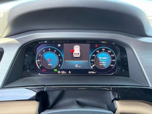 Used 2024 Volkswagen Atlas Cross Sport SE image 10