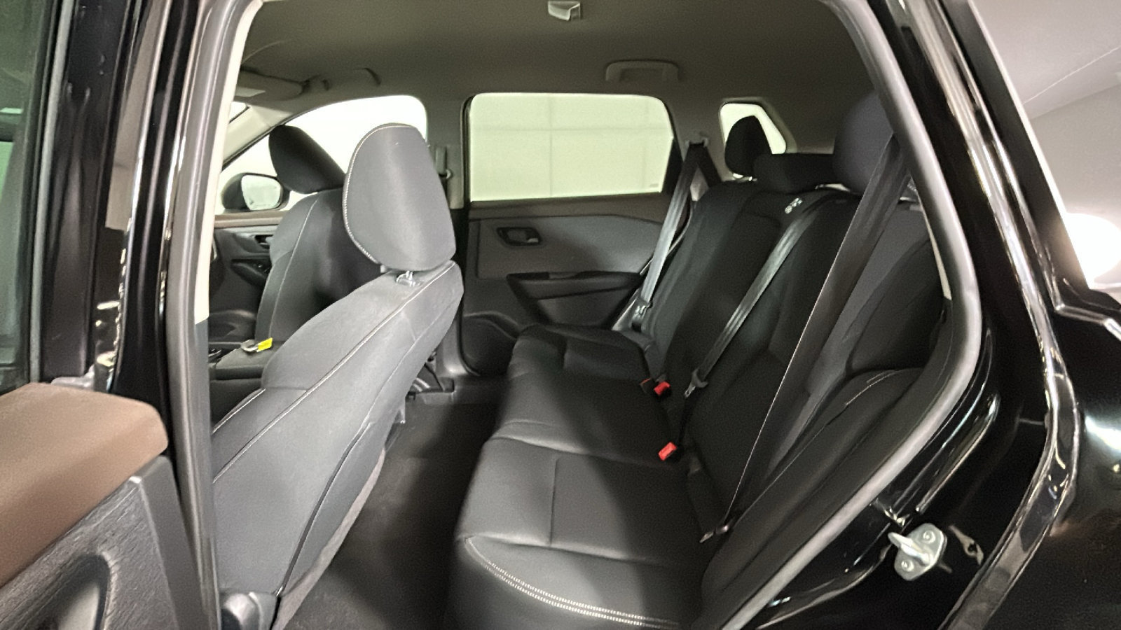 Used 2023 Nissan Rogue S AWD/4WD image 33
