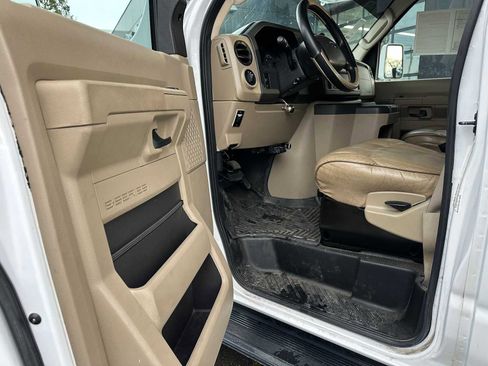 Used 2011 Ford E-450 and Econoline 450 Super Duty w/ Motorhome Prep Pkg image 33