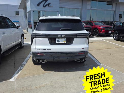 Used 2024 Chevrolet Traverse RS image 3