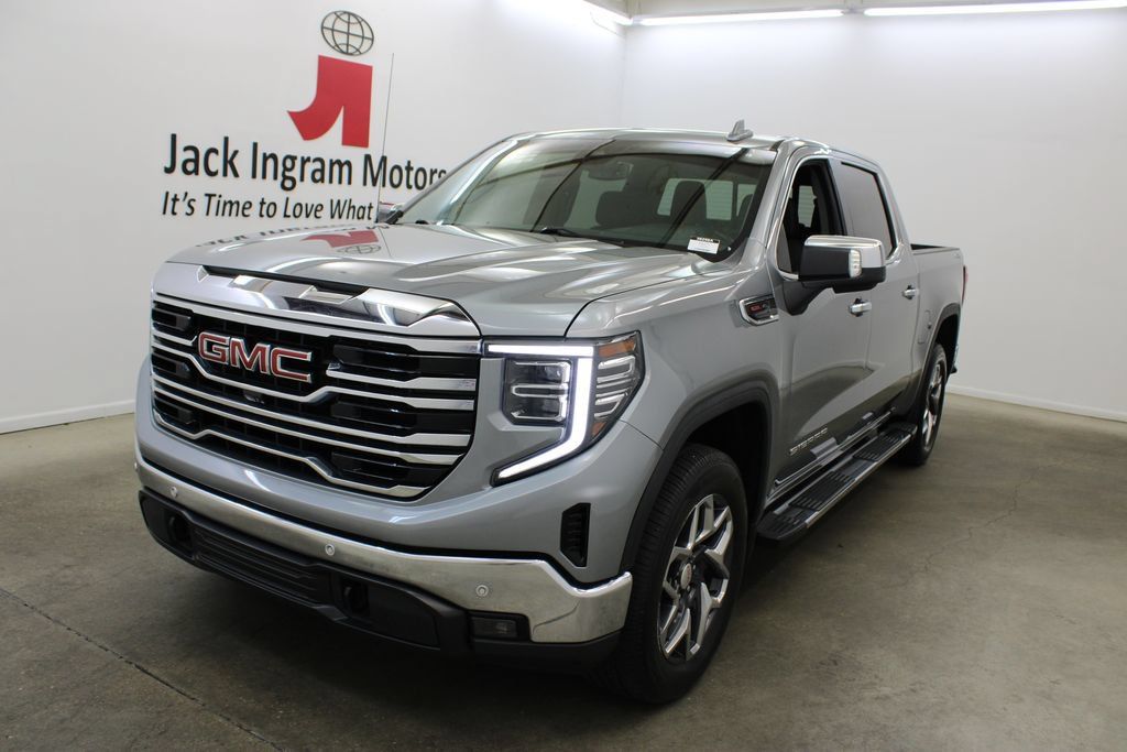 Used 2023 GMC Sierra 1500 SLT w/ SLT Premium Plus Package AWD/4WD image 2