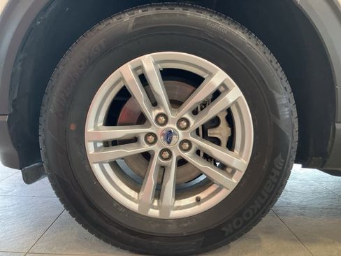 Used 2020 Ford Explorer XLT w/ Comfort Package image 8