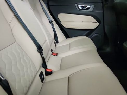 Used 2027 Volvo XC60 B5 Core AWD/4WD image 31