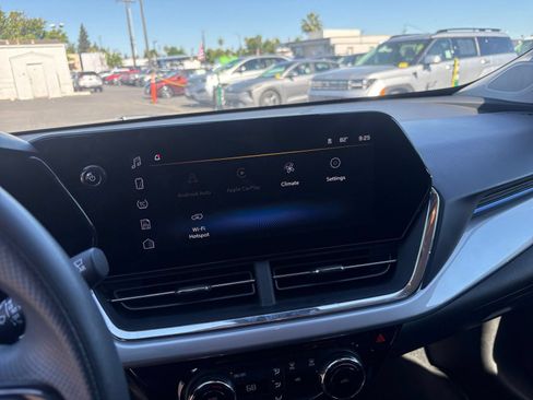 Used 2025 Chevrolet Trax LT FWD image 20