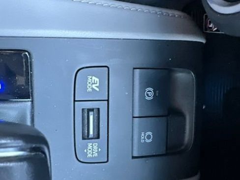 Used 2023 Toyota Venza LE AWD/4WD image 27