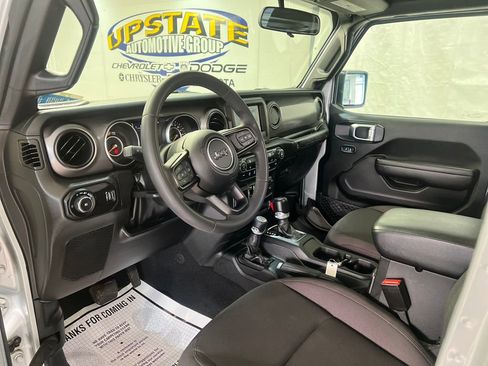 Used 2023 Jeep Wrangler Unlimited Sport AWD/4WD image 18
