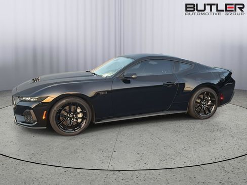 Used 2025 Ford Mustang GT Premium RWD image 3