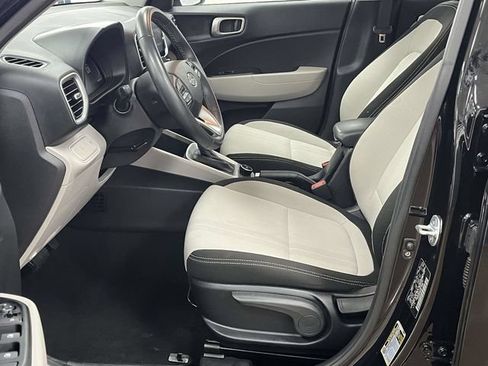 Used 2025 Hyundai Venue SEL FWD image 14