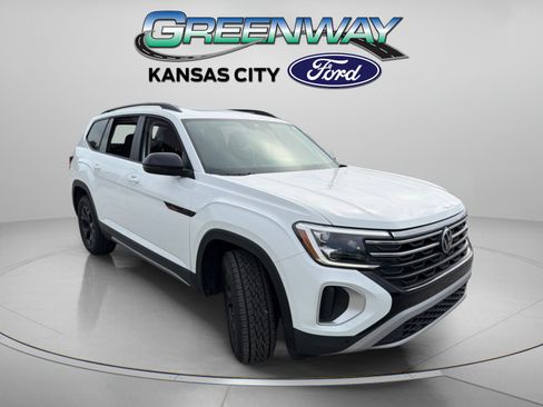 Used 2025 Volkswagen Atlas Peak Edition SE AWD/4WD image 1