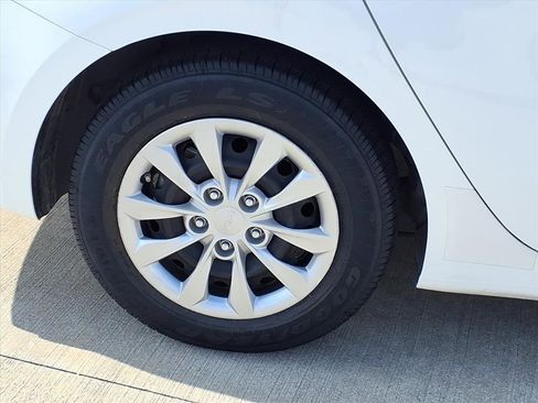 Used 2024 Kia Forte LX image 6