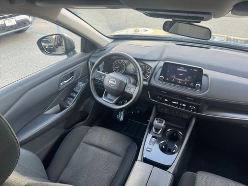 Used 2025 Nissan Rogue SV image 36