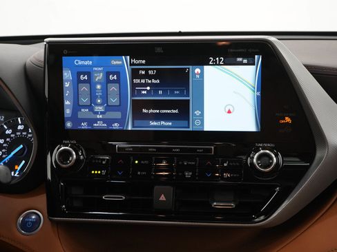 Used 2021 Toyota Highlander Platinum image 16
