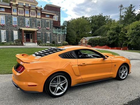 Used 2019 Ford Mustang Coupe w/ Ecoboost Performance Package RWD image 11
