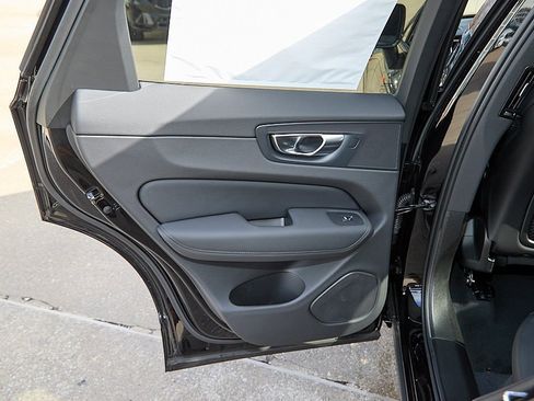 New 2026 Volvo XC60 B5 Core image 18