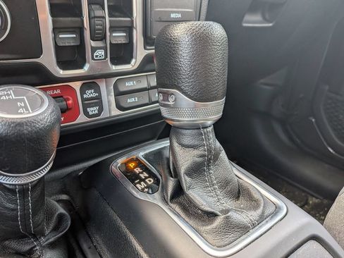 Used 2024 Jeep Wrangler Unlimited Rubicon AWD/4WD image 27