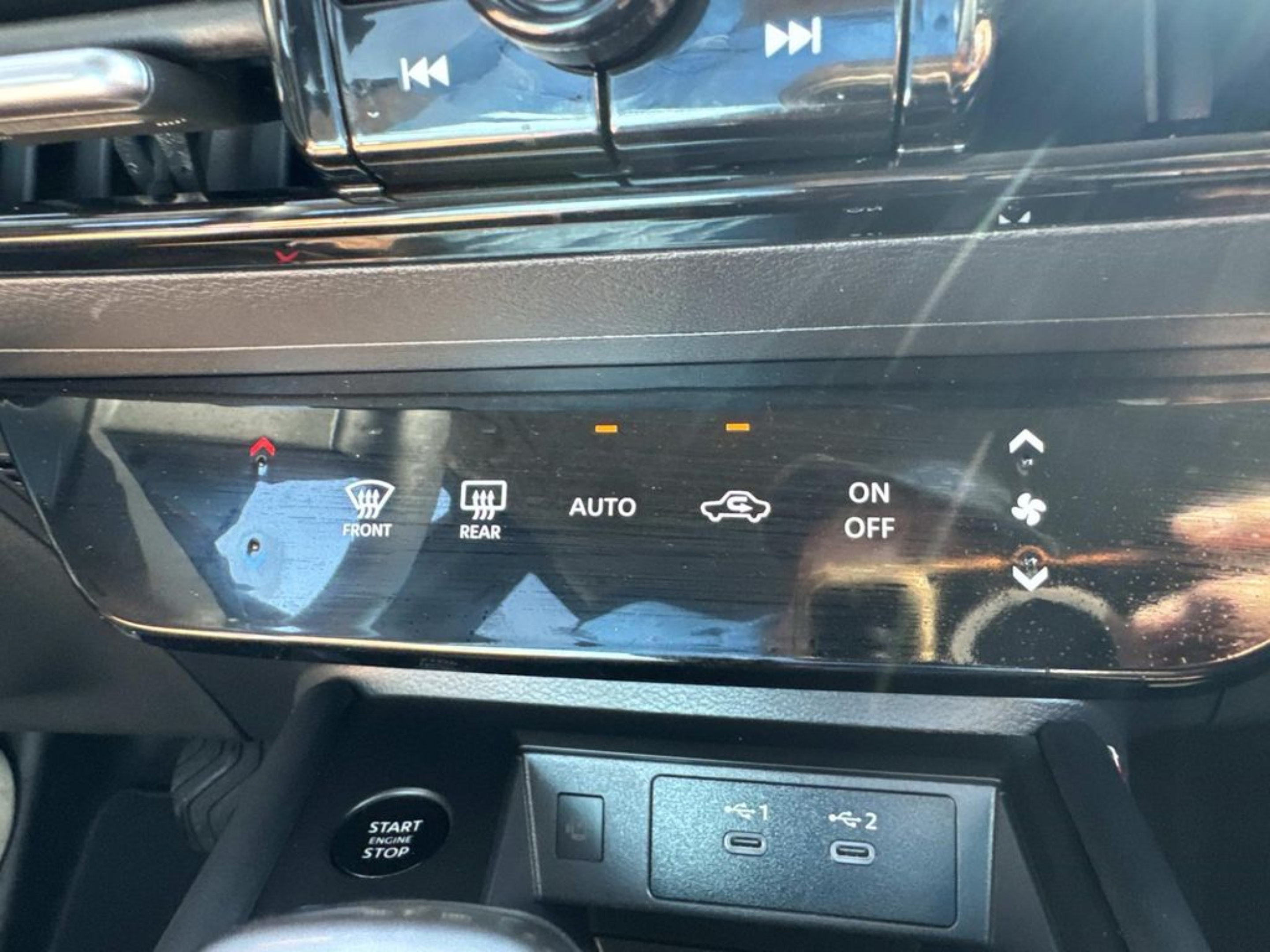 Used 2025 Nissan Kicks SR FWD image 27