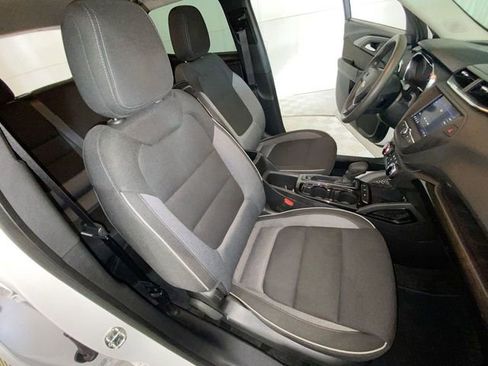Used 2023 Chevrolet TrailBlazer LT FWD image 13