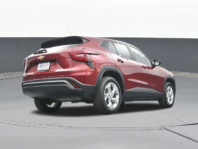 Used 2024 Chevrolet Trax LS w/ LS Convenience Package FWD image 42