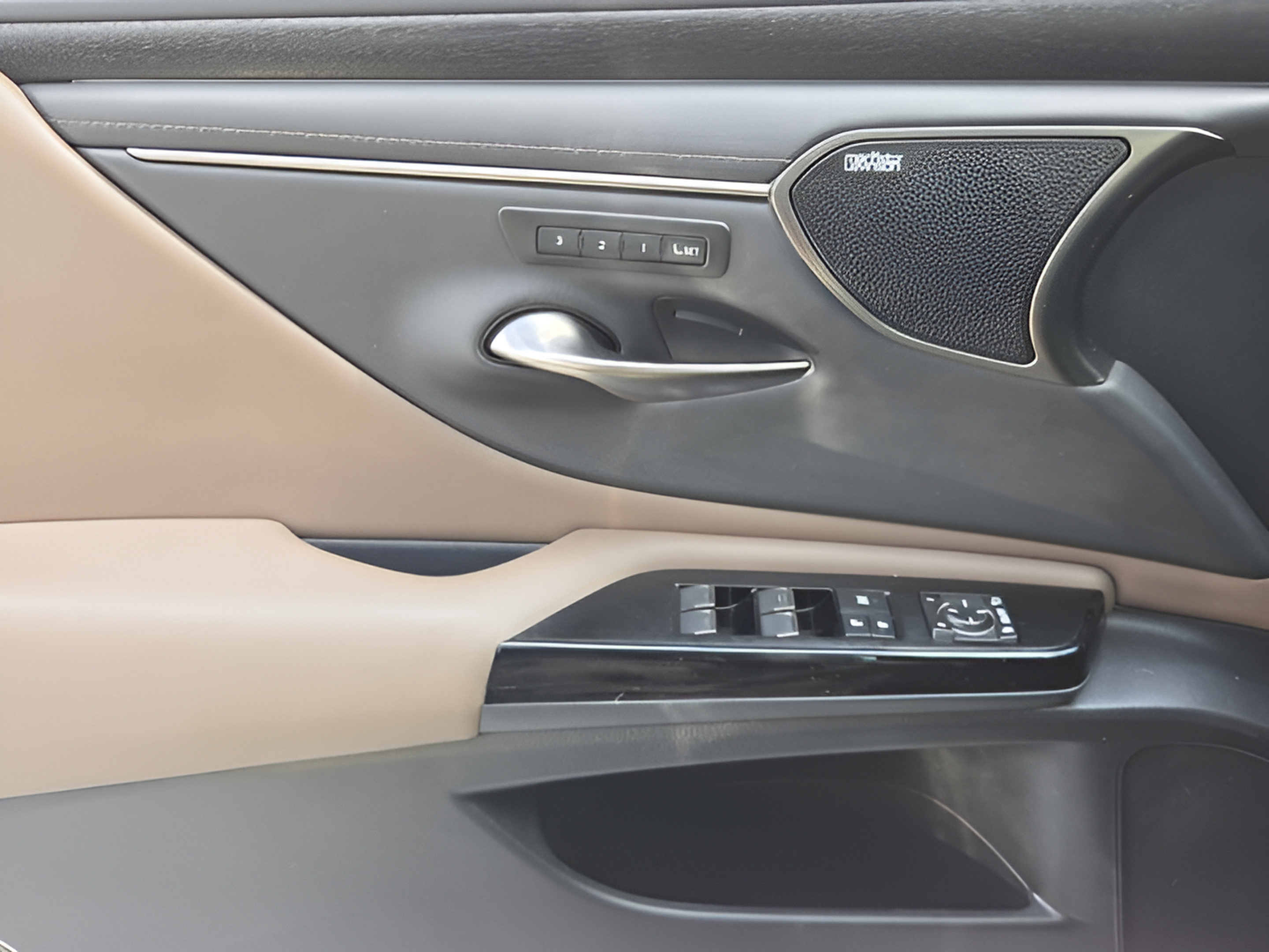Certified 2023 Lexus ES 300h Ultra Luxury w/ Accessory Package (Z2) FWD image 31