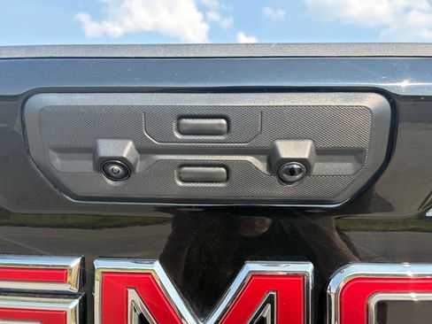 Used 2025 GMC Sierra 2500 Denali w/ Denali Reserve Package AWD/4WD image 9