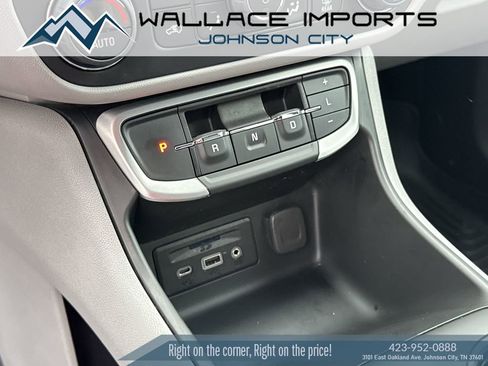 Used 2022 GMC Terrain SLT image 17