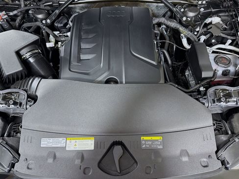 Used 2025 Audi Q5 Premium w/ Convenience Package image 27