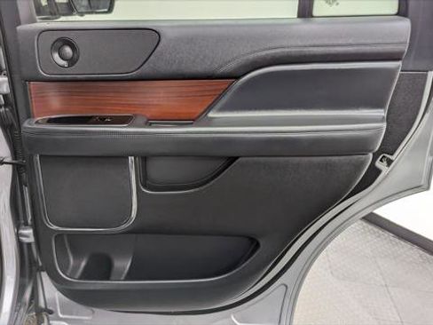 Used 2023 Lincoln Navigator 4WD image 22