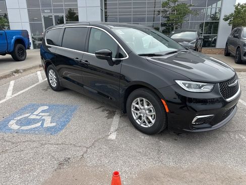 New 2026 Chrysler Pacifica Select image 43