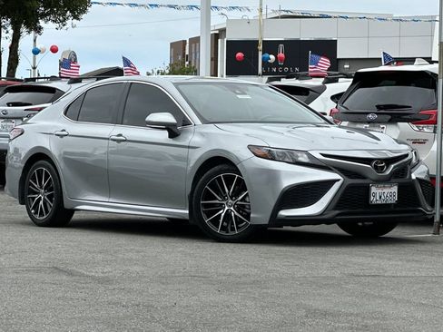 Used 2024 Toyota Camry SE FWD image 2