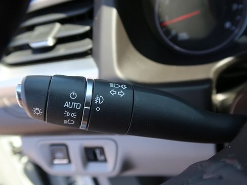 Used 2018 GMC Acadia SLT AWD/4WD image 25