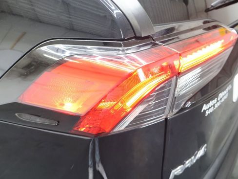 Used 2021 Toyota RAV4 XLE image 28