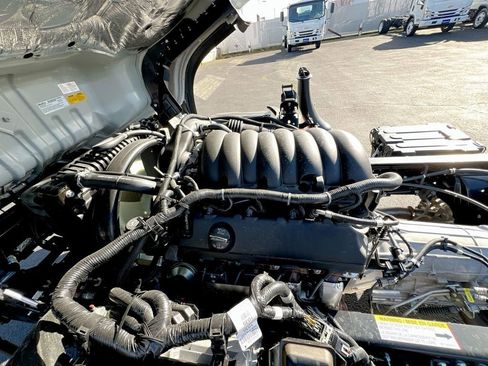 New 2025 Chevrolet Low Cab Forward image 35