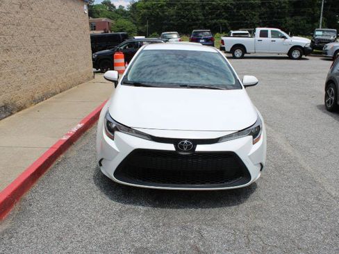Used 2021 Toyota Corolla LE FWD image 2