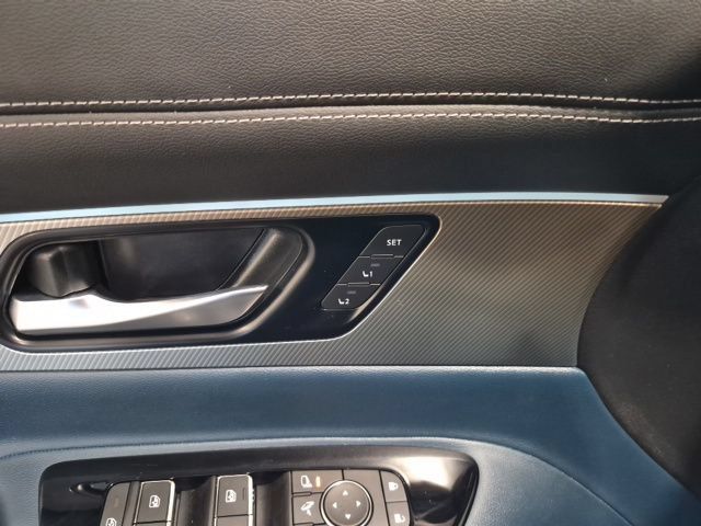 Certified 2025 Nissan Murano Platinum w/ Cargo Package AWD/4WD image 12