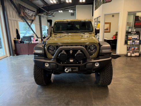 New 2025 Jeep Wrangler Unlimited Rubicon w/ Convenience Group AWD/4WD image 3