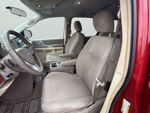 Used 2008 Chrysler Town & Country Touring w/ Family Value Group FWD image 23
