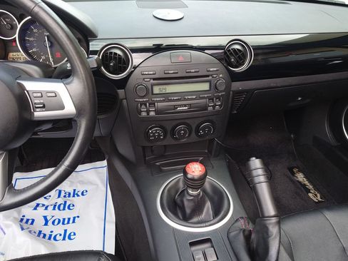 Used 2006 MAZDA MX-5 Miata Grand Touring w/ Premium Pkg RWD image 18