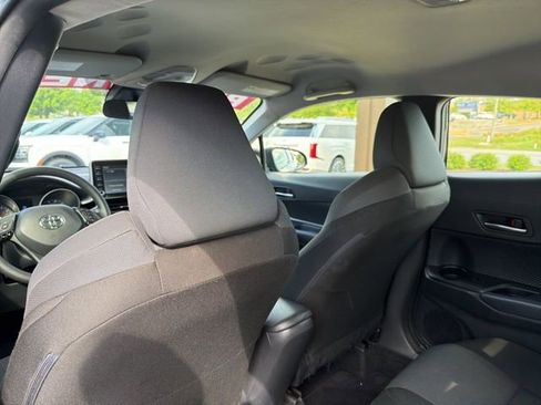 Used 2020 Toyota C-HR LE image 28