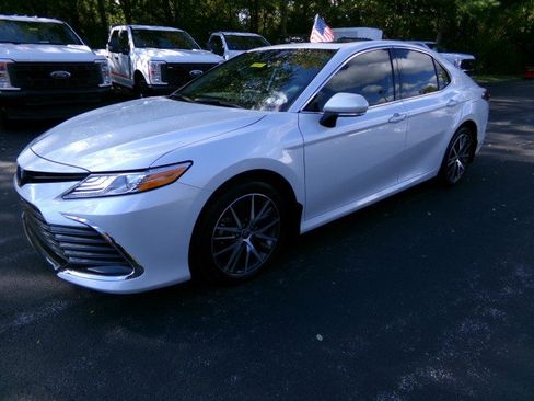 Used 2022 Toyota Camry XLE image 5