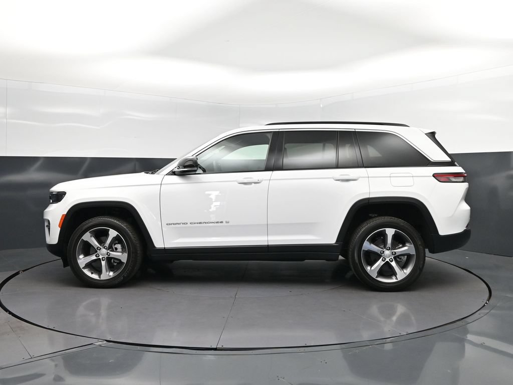 Used 2025 Jeep Grand Cherokee Limited RWD image 4