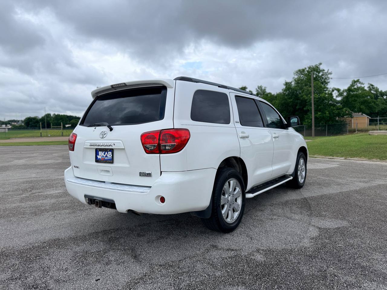 Used 2008 Toyota Sequoia SR5 w/ Moonroof & Roof Rack Pkg RWD image 3